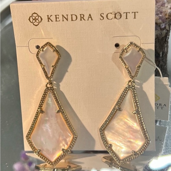 Kendra Scott Jewelry - NWT Kendra Scott RARE & Retired Alexa Earrings Ivory Pearl & Yellow Gold GORG!